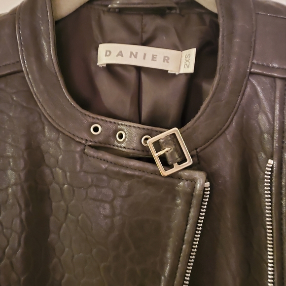 Danier Leather Jacket - Picture 4 of 6
